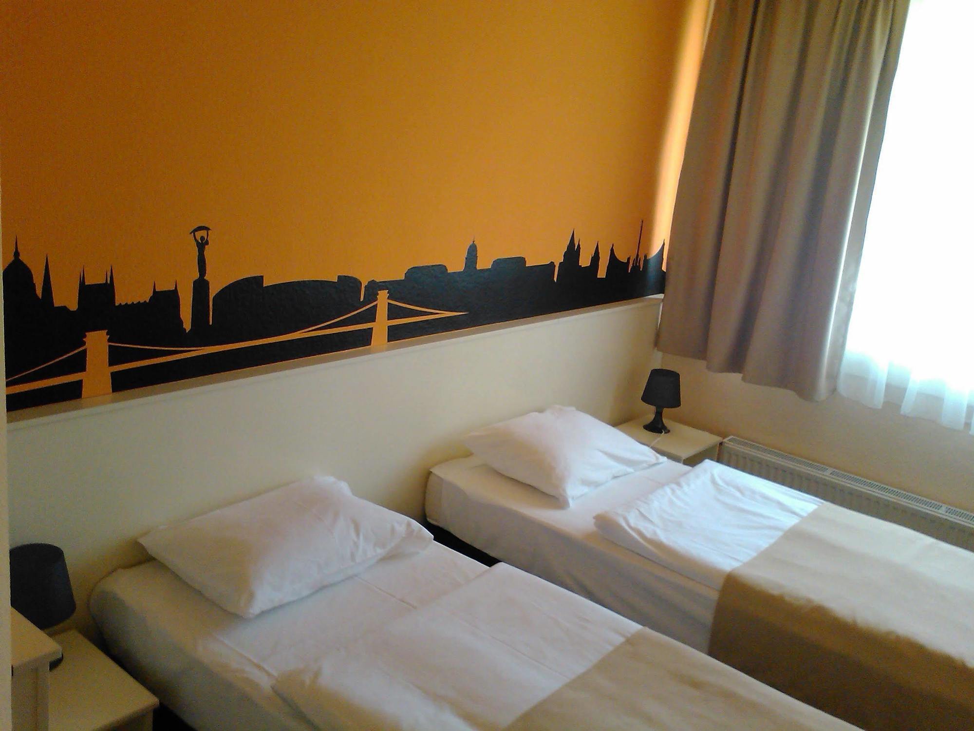 Hotel Pest Inn Budapest Bilik gambar