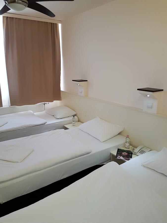 Hotel Pest Inn Budapest Luaran gambar