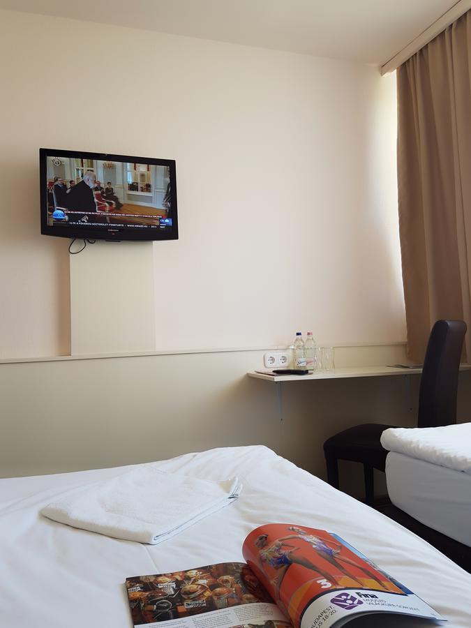 Hotel Pest Inn Budapest Luaran gambar