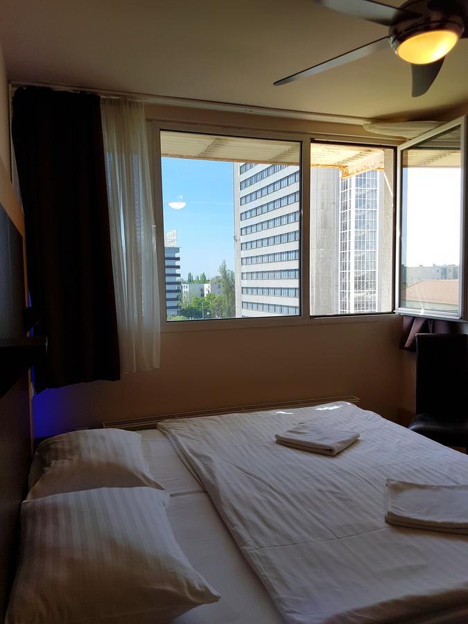 Hotel Pest Inn Budapest Luaran gambar