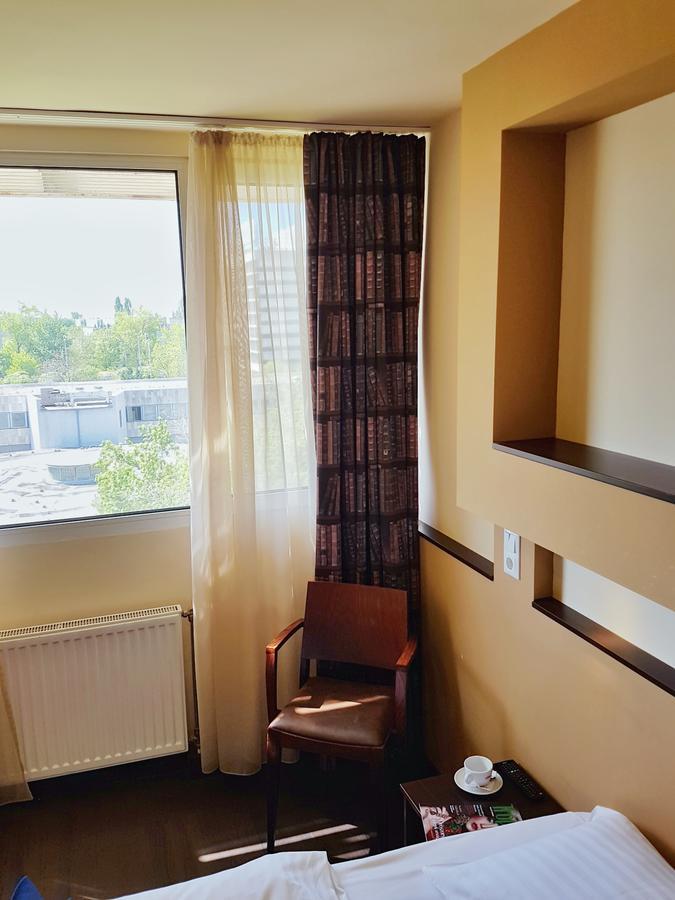 Hotel Pest Inn Budapest Luaran gambar