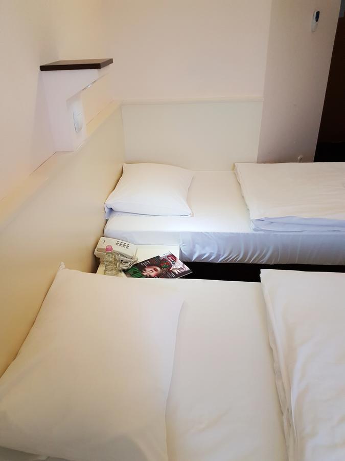 Hotel Pest Inn Budapest Luaran gambar