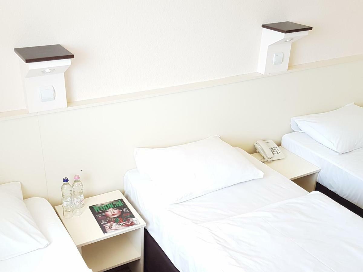 Hotel Pest Inn Budapest Luaran gambar